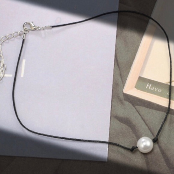Black Chord Adjustable Single Pearl Choker - Picture 5 of 5